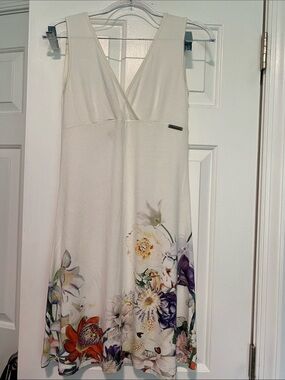 Sleeveless White Floral V-Neck Summer Dress